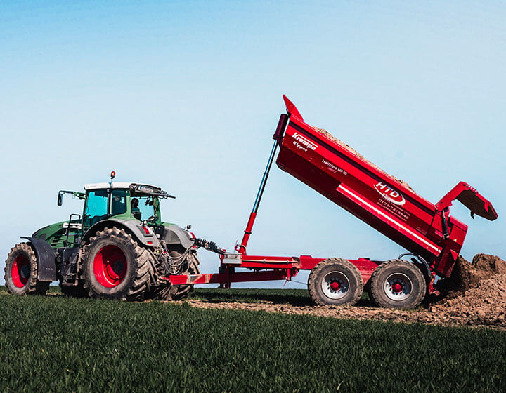 Traktor mit Anhänger